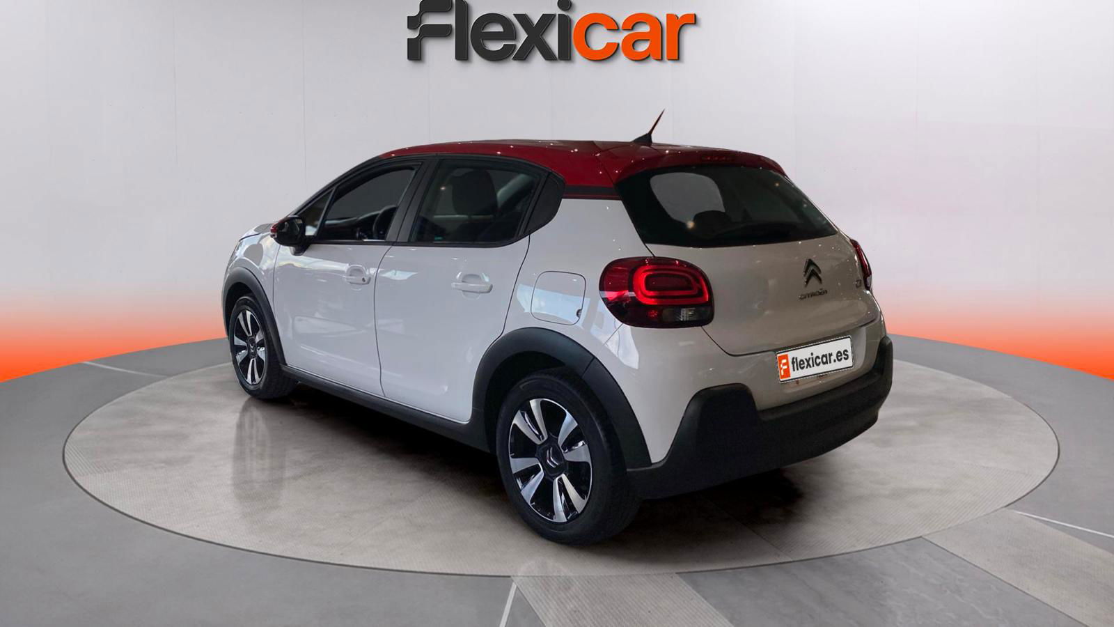 https://cdn-flexicar.caraffinity.it/public_appraisal_images_pro/images/stock/205024/bJVbwoX9ac__WhatsApp Image 2025-10-07 at 17.07.17 (7).jpeg